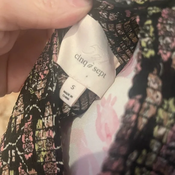 NWOT Cinq à Sept Drew Leaf Print Smocked Top - Picture 5 of 8